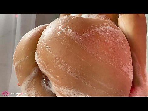 ❤️ Zeshkania masturbon pidhin me vibrator deri në orgazmë intensive në dush Seks në pornografi sq.sexflashgame.ru ️❤