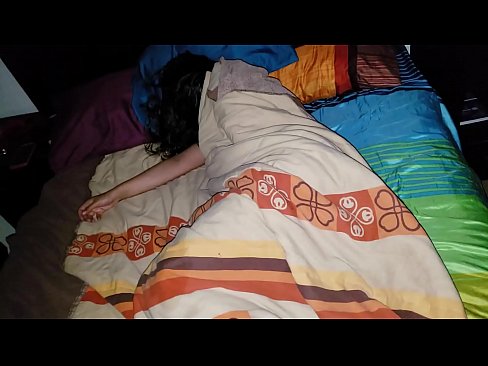❤️ Njërku qorton njerkën e tij të re ndërsa ajo fle. Seks në pornografi sq.sexflashgame.ru ️❤